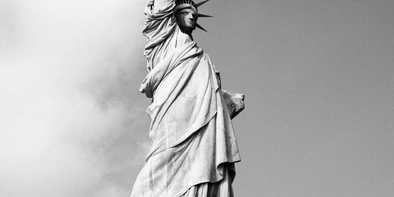 海外房产投资尽职调查全流程：从法律合规到产权核查 | 埃米利奥哈曼移民咨询