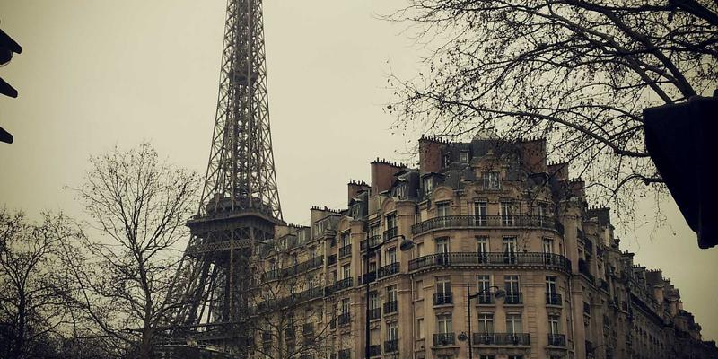 海外房产投资新维度:如何通过身份规划与移民咨询实现财富与自由的双重布局