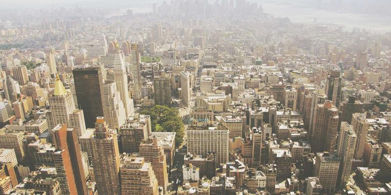 海外房产投资新趋势：如何通过移民咨询实现资产配置与身份规划的三重布局