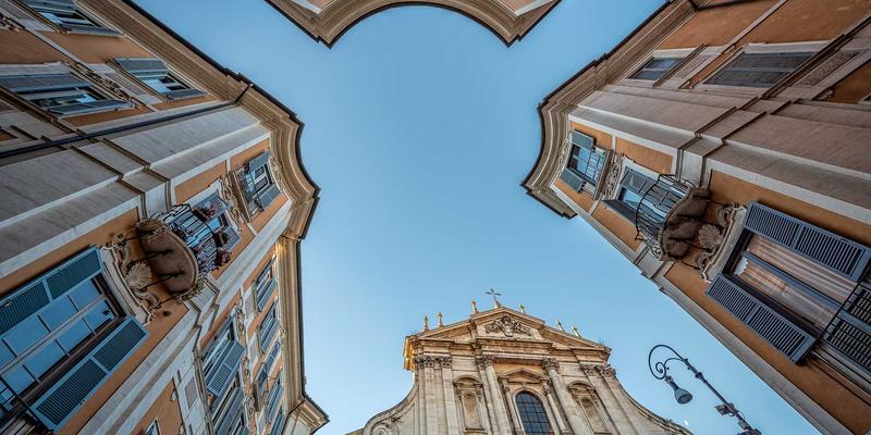 海外房产投资新趋势：资产配置、身份规划与埃米利奥哈曼模式的深度解析